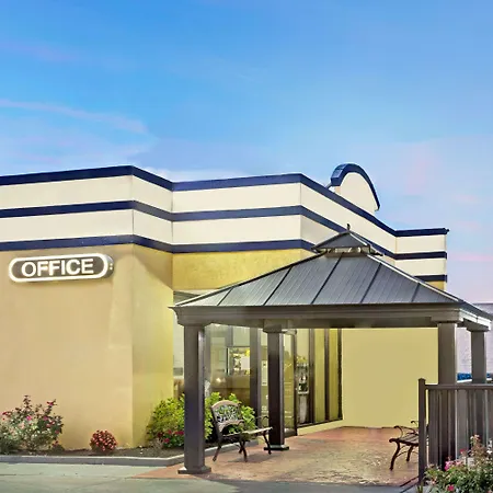 Days Inn By Wyndham Norfolk Military Circle